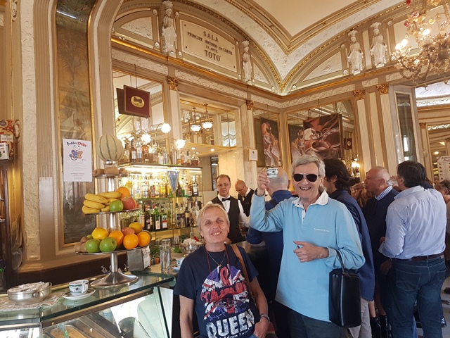 Cris e Domenico al caffè.jpg