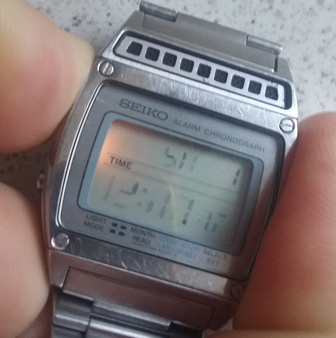 1-SEIKO ALLARM CHRONOGRAPH A359 504AT-guastato.jpg