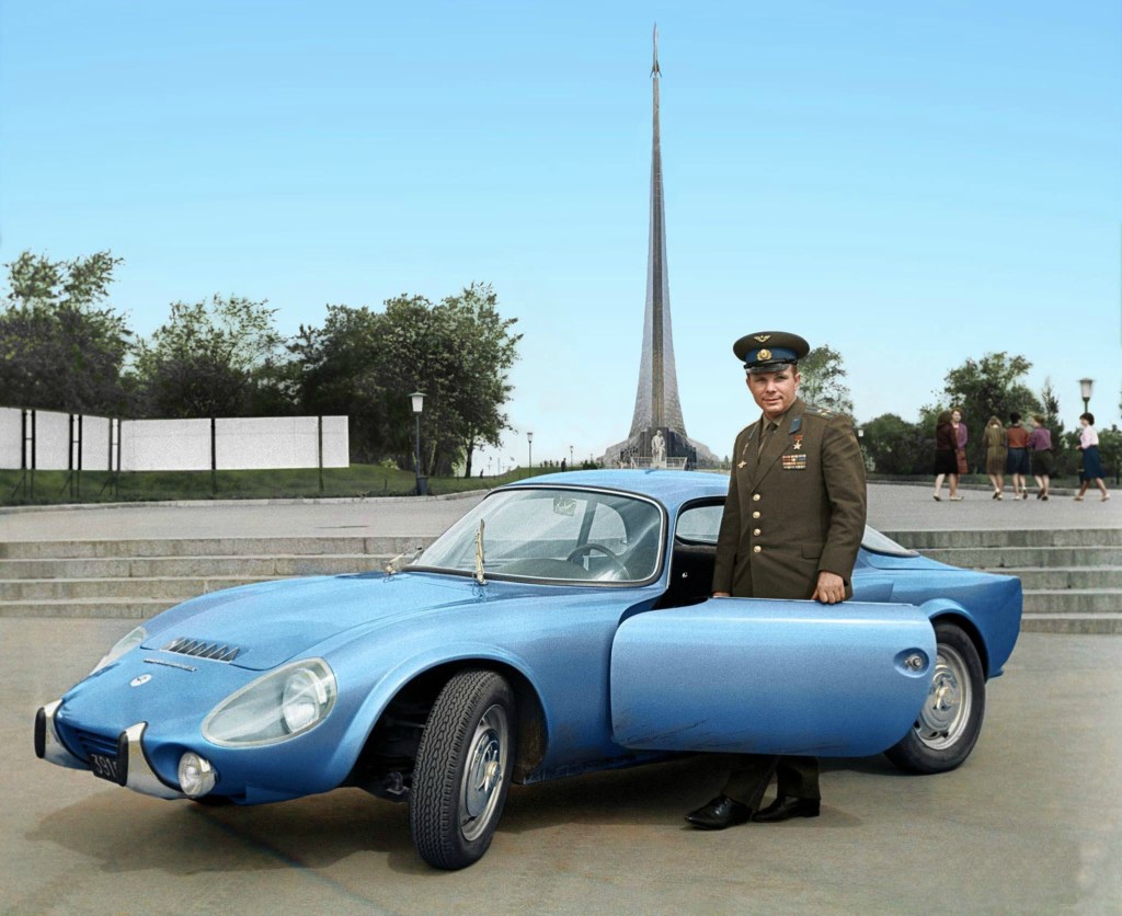 gagarin-matra bonnet Djc VS donata dal partito.jpg