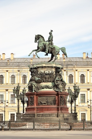 12617569-monumento-a-nicola-i-in-isaakievskaya-piazza-a-san-pietroburgo-russia.jpg